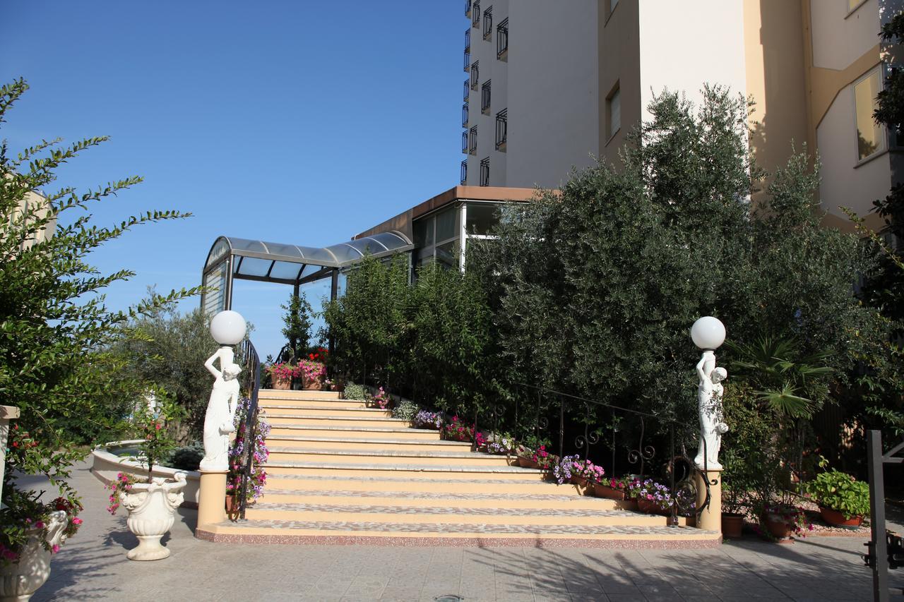 Hotel Plaza Лидо-дельи-Эстенси Экстерьер фото