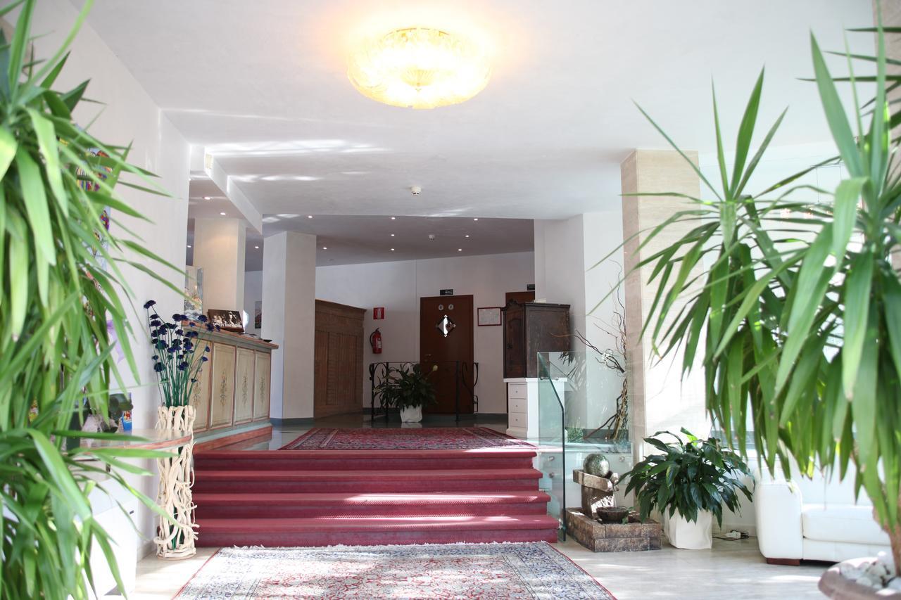 Hotel Plaza Лидо-дельи-Эстенси Экстерьер фото