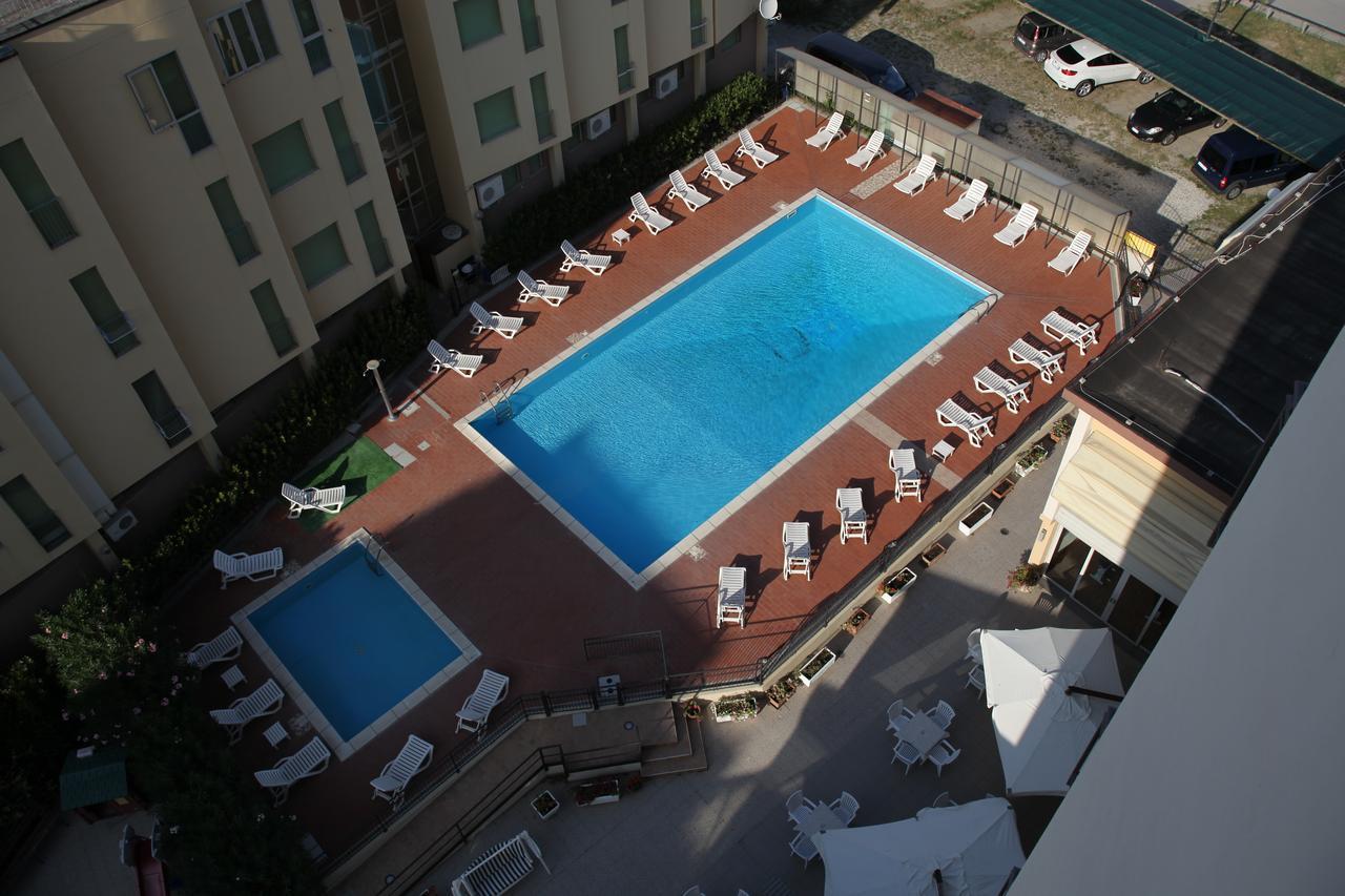 Hotel Plaza Лидо-дельи-Эстенси Экстерьер фото