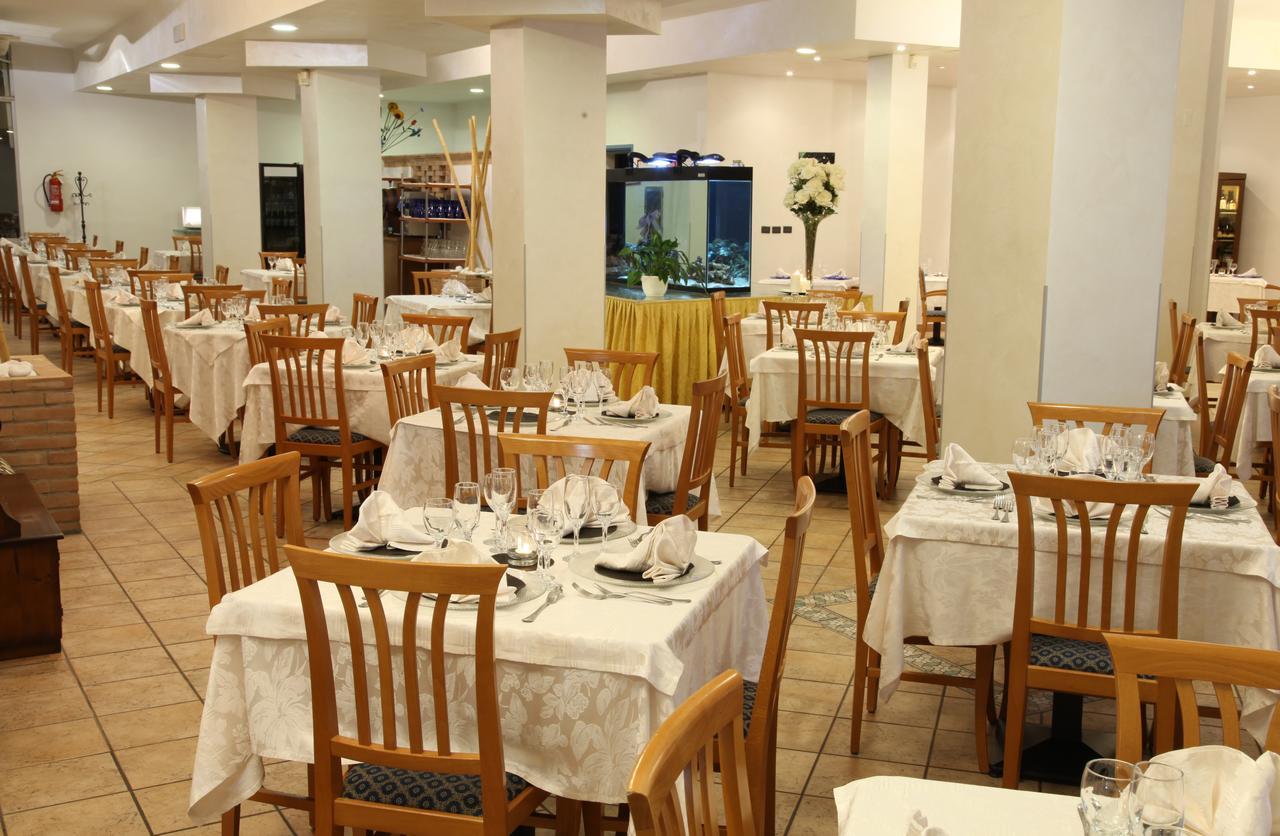 Hotel Plaza Лидо-дельи-Эстенси Экстерьер фото
