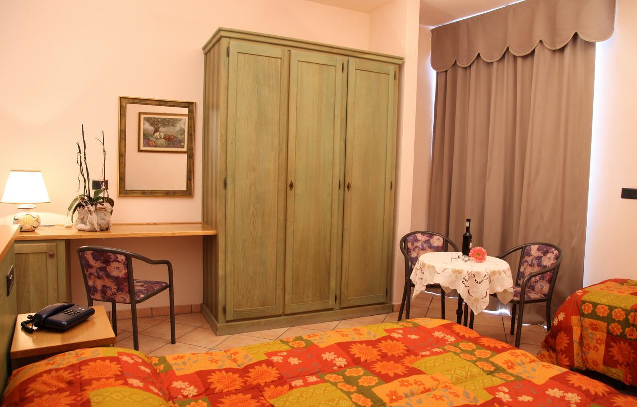 Hotel Plaza Лидо-дельи-Эстенси Экстерьер фото