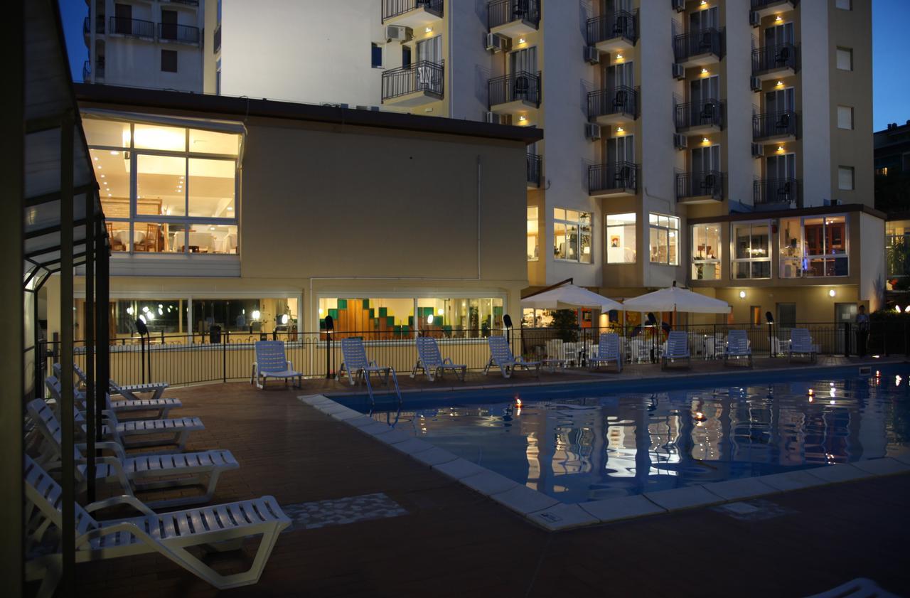 Hotel Plaza Лидо-дельи-Эстенси Экстерьер фото