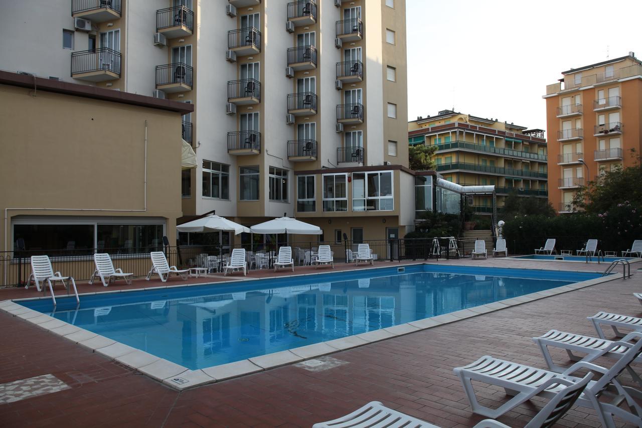 Hotel Plaza Лидо-дельи-Эстенси Экстерьер фото