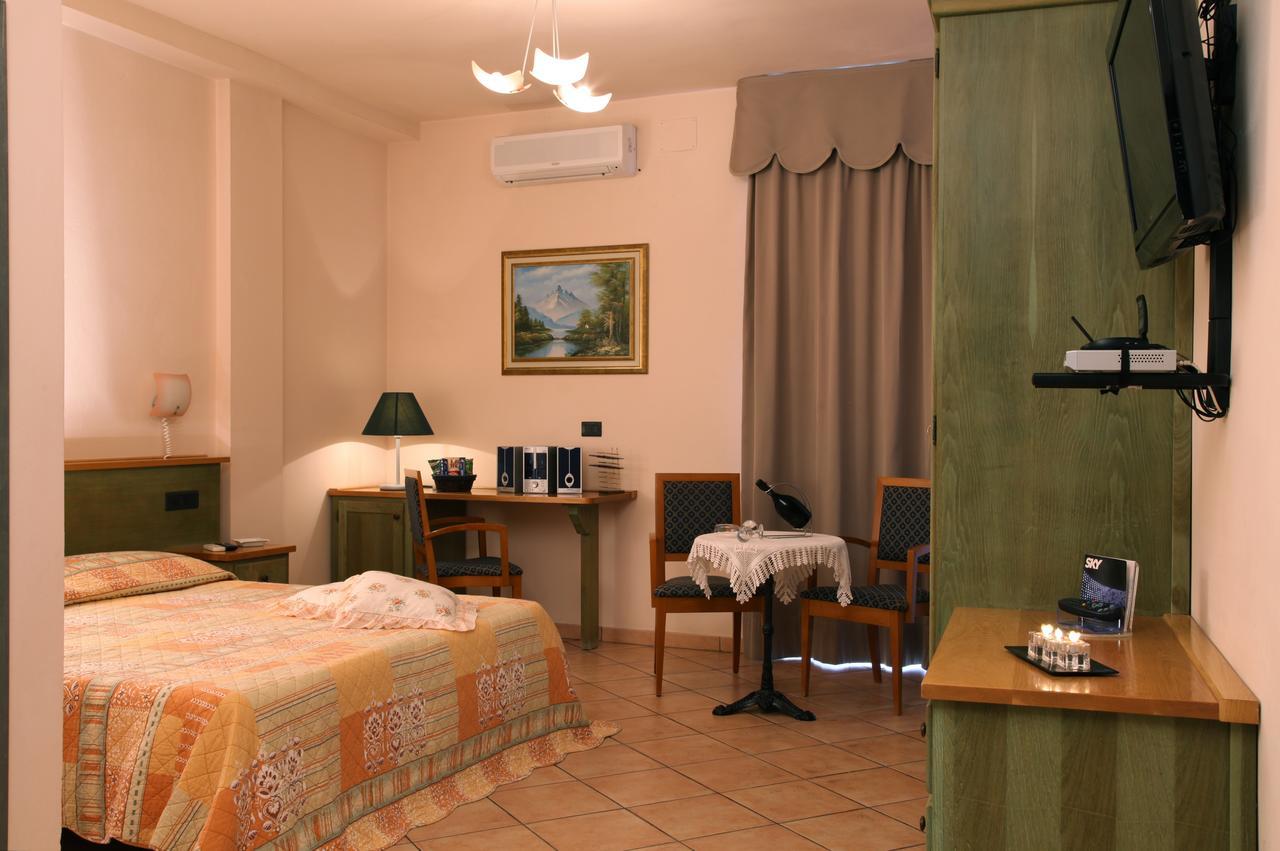 Hotel Plaza Лидо-дельи-Эстенси Экстерьер фото